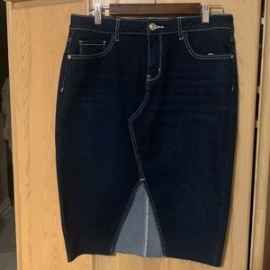 Womens dark Jean skirt with front slit size 32 from Dex